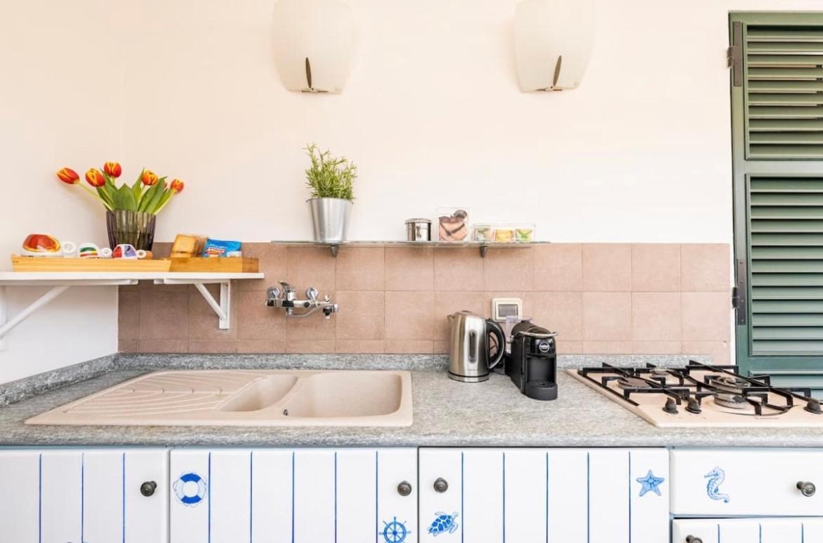 La Casa Al Mare Centro Storico Di Loano Con Garage Daire Dış mekan fotoğraf