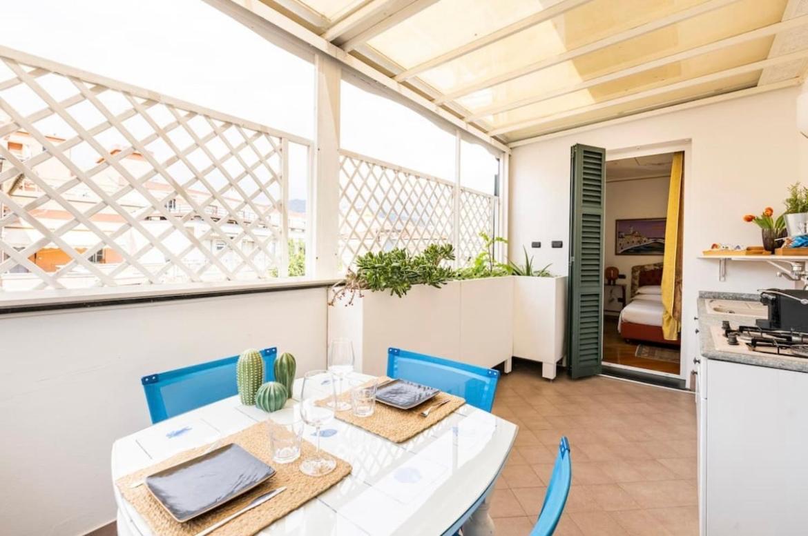 La Casa Al Mare Centro Storico Di Loano Con Garage Daire Dış mekan fotoğraf