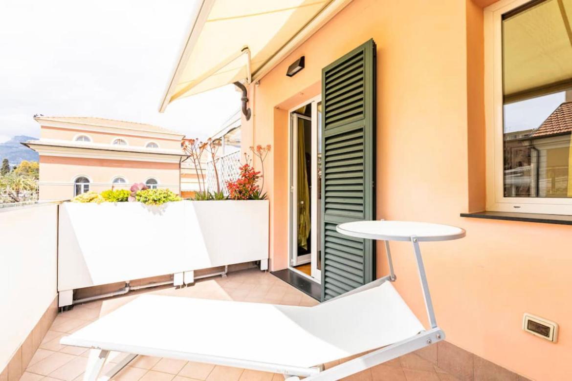 La Casa Al Mare Centro Storico Di Loano Con Garage Daire Dış mekan fotoğraf